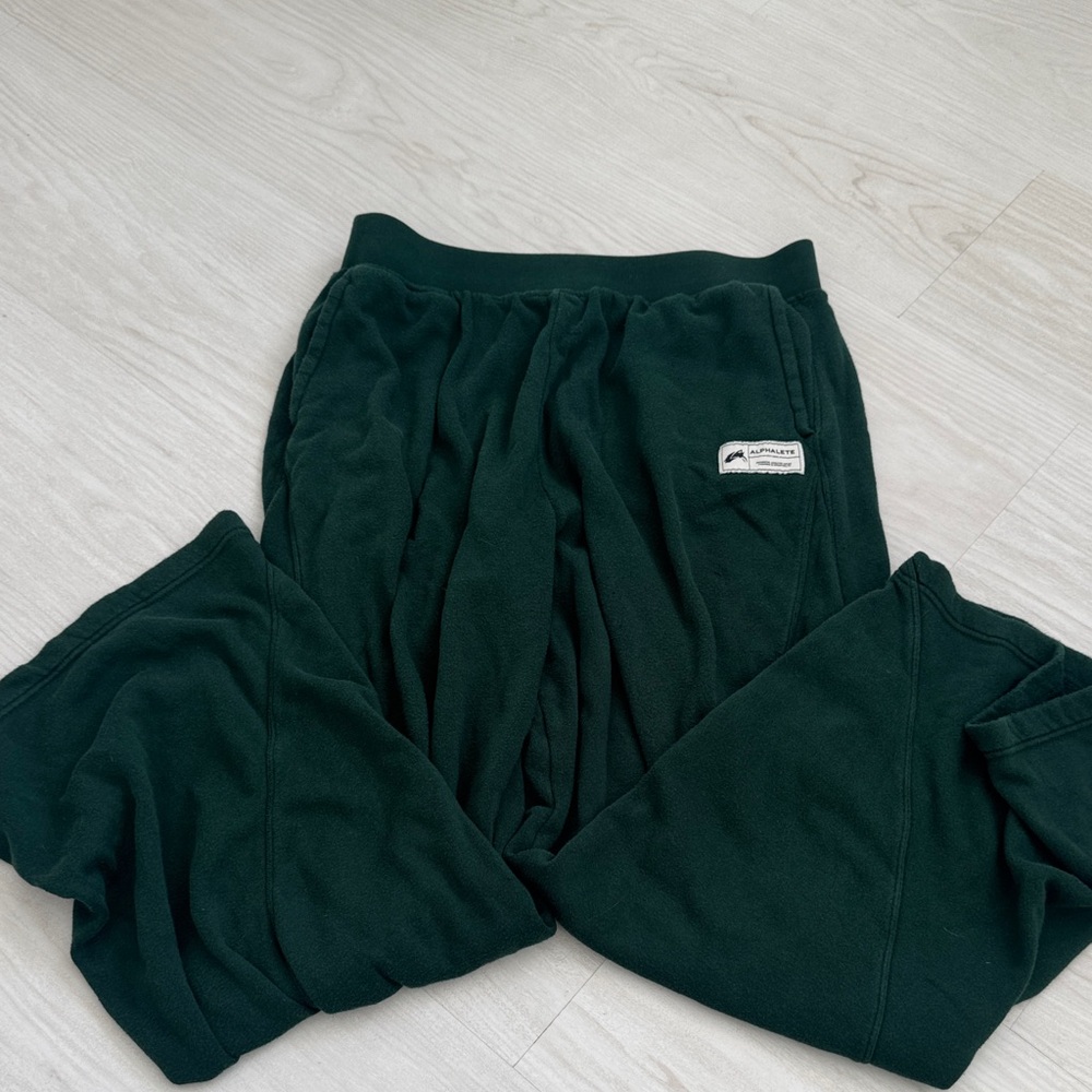 Alphalete Women’s Forest Green Sweatpants